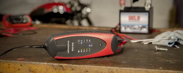 Erhaltungsladegerät Saito Pro Charger